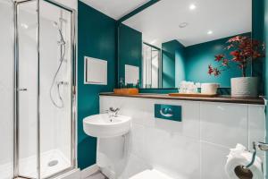 a bathroom with a toilet and a shower and a sink at GuestReady - Quaint Liverpool Gem in Liverpool