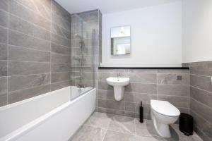 a bathroom with a sink and a toilet and a bath tub at GuestReady - Elegant Tranquility in Vauxhall in Liverpool