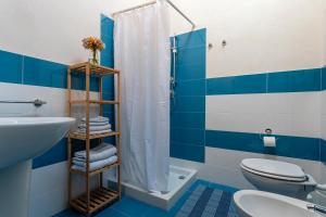 a bathroom with a shower and a toilet and a sink at Case Malavilla in Santa Croce Camerina