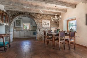 Kuchyň nebo kuchyňský kout v ubytování Pool Villa Lavanda - Happy Rentals