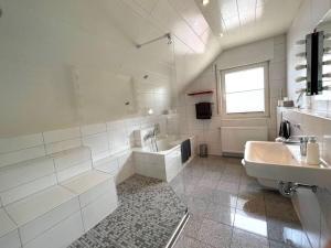 Ένα μπάνιο στο Savoir Vivre Modern retreat +32 φωτογραφίες