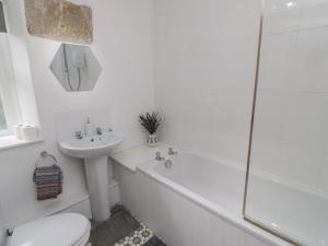 a bathroom with a sink and a toilet and a bath tub at Lavender Cottage in Alnwick +21 photos