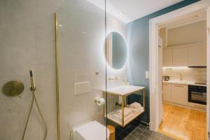 Koupelna v ubytování Mantzarou Suites by Corfu Collection