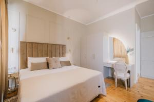 Postel nebo postele na pokoji v ubytování Mantzarou Suites by Corfu Collection