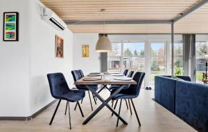 a dining room with a table and chairs at 3 Bedroom Stunning Home In Fårvang in Fårvang