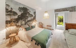 Ένα ή περισσότερα κρεβάτια σε δωμάτιο στο 1 Bedroom Awesome Apartment In Tremblay