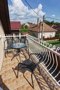 Balkón alebo terasa v ubytovaní Enci Apartman