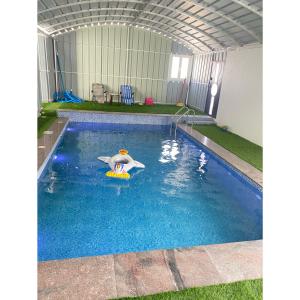 a swimming pool with a pool toy in the water at Apartment with swimming pool in Wāsiţ