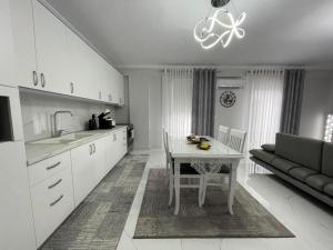 Fotografie z fotogalerie ubytování Luxury Apartment Korca v destinaci Korçë