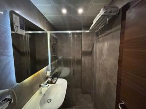 A bathroom at Reikartz 2017
