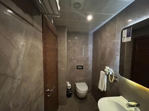 A bathroom at Reikartz 2017