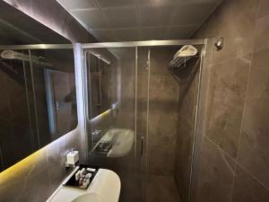 A bathroom at Reikartz 2017