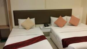 Postel nebo postele na pokoji v ubytování SohoTown Hotel