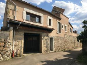 a large brick building with a garage at Casa Rural la Vertedera 2 in Villar de Ciervo