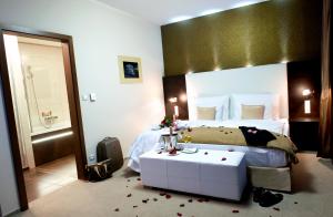 A bed or beds in a room at Hotel Turiec