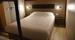 Postel nebo postele na pokoji v ubytování Hotel du Triangle