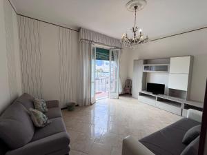 a living room with a couch and a television at Appartamento La Nautica in Portoferraio