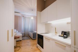 Postel nebo postele na pokoji v ubytování Mantzarou Suites by Corfu Collection