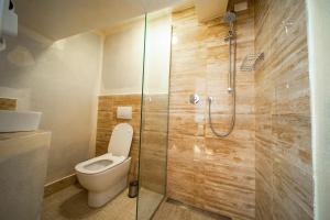 Een badkamer bij New Generation Hostel Como Lake