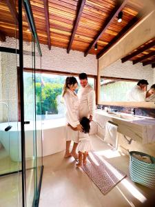 a man and a woman standing in a bathroom at Cabana Hippie Eco Boutique in Pirenópolis