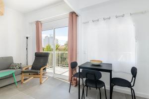 Posezení v ubytování YourHouse Monges apartment with balcony + 18 fotografií