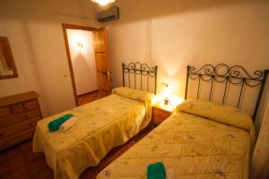 A bed or beds in a room at Villa La Solana Rocabella