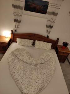 Ένα ή περισσότερα κρεβάτια σε δωμάτιο στο Romantiksuite bei Seitberger