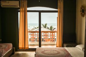 a room with a window with a view of the ocean at Alma Olon in Olón