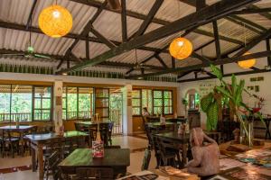 a restaurant with tables and chairs and lights at Hotel Minca - La Casona in Minca