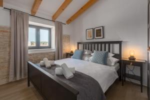 En eller flere senge i et værelse på Casa Masso + 32 billeder