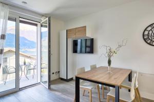 Μια τηλεόραση ή/και κέντρο ψυχαγωγίας στο Una finestra al lago