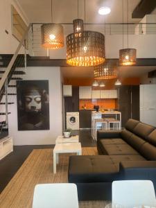 a living room with a couch and a kitchen at Apartamento tipo Loft in Madrid