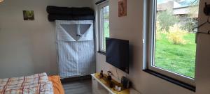a living room with a tv and a window at Ferienhaus Sonne in Nordhausen