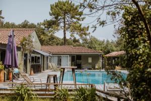 a house with a swimming pool and a patio at Le Bois Saint Martin in Saint-Martin-de-Ré