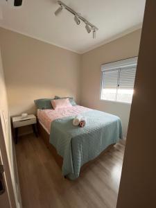 Кровать или кровати в номере Apartamento novo e aconchegante!