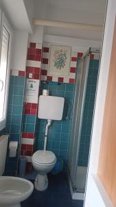 ノーリにあるB&B Solanaのバスルーム(トイレ、洗面台付)