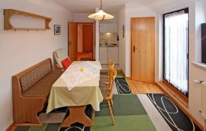 a room with a table and chairs and a kitchen at Cozy Apartment In Userin With Kitchen in Userin