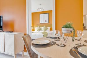 a dining room with a table and a bed at Contemporary 2 Bed Apartment Nightingale Quarter Derby in Derby