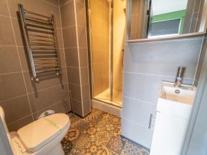 a bathroom with a toilet and a shower at Modern work Retreat with Dedicated Workspace Pass the Keys in Beeston
