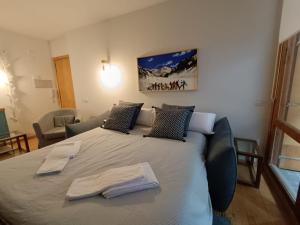 Postel nebo postele na pokoji v ubytování Inmocyma Tu Refugio en Benasque