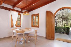 a dining room with a white table and chairs at Villa Alegre in Pollença