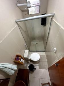 a bathroom with a glass shower and a toilet at Casa di Vó in Mucugê