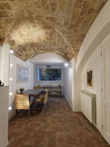 a dining room with a table and chairs at Le Stalle del Seminario in Tarquinia