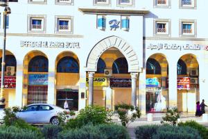 a building with a car parked in front of it at وفادة الزهراء in Al Madinah