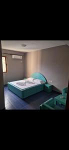 Ein Bett oder Betten in einem Zimmer der Unterkunft HOTELQETESIA