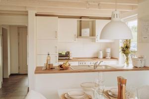 a kitchen with white cabinets and a sink at ViLLA WASSERSTADT in Nordhorn