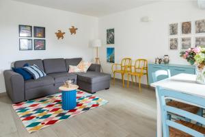 a living room with a couch and a table at Ca de l'Angelon in Brenzone sul Garda