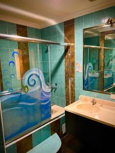 Ванная комната в Hotel Mary Carmen +58 фотографий