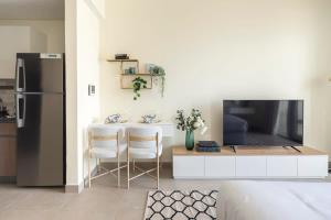 TV a/nebo společenská místnost v ubytování Frank Porter - Shaista by Azizi