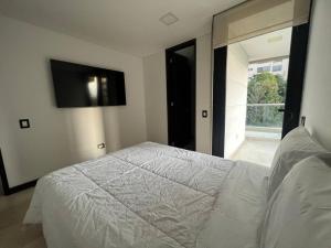 Postel nebo postele na pokoji v ubytování 402 - Beautiful Apartament In Heart Of El Poblado + 10 fotografií